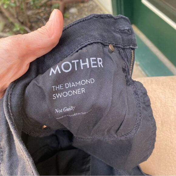 MOTHER THE DIAMOND SWOONER WASH: NOT GUILTY Jet Black Slim Fit Jeans size 24 - Picture 8 of 14